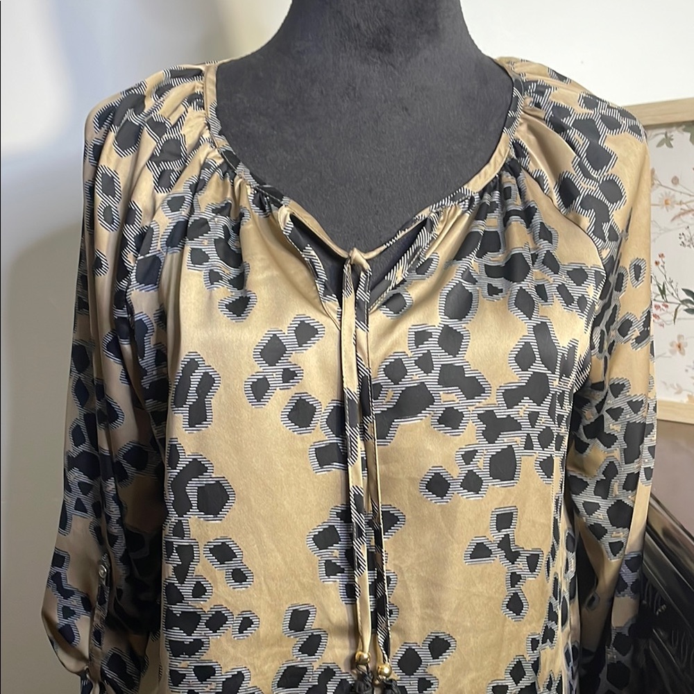 Dana Buchman Blue and Cream Tie Front Blouse